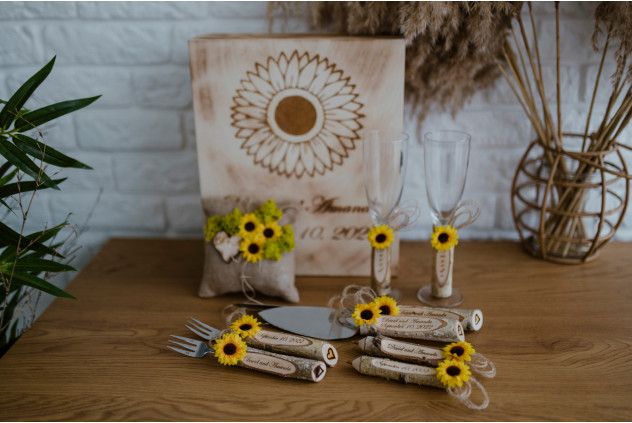 Set of wedding glasses Rustic cake cutting set with sunflower seeds
